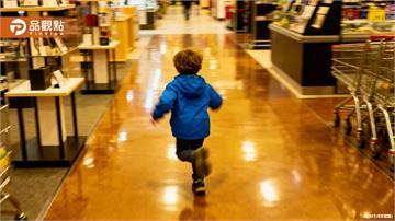 大創店員阻孩童亂跑！被奧客媽罵到下跪