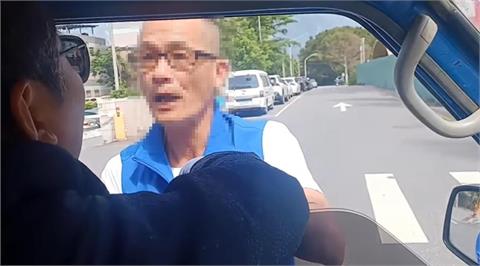 快新聞／批傅崐萁中共走狗！陳財能「聚能戰車」至花蓮黨部抗議　竟遭人搶麥克風