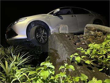 要去苗栗開到宜蘭  "飛躍羚羊 紀政"車卡半空中
