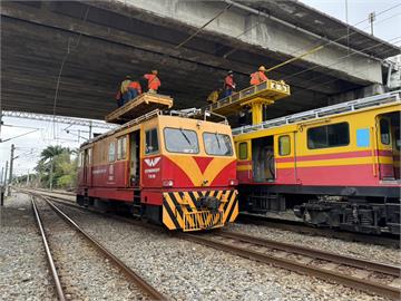 快新聞／疑電線掉落鐵軌！台鐵善化=新市段雙線不通　改由公車接駁
