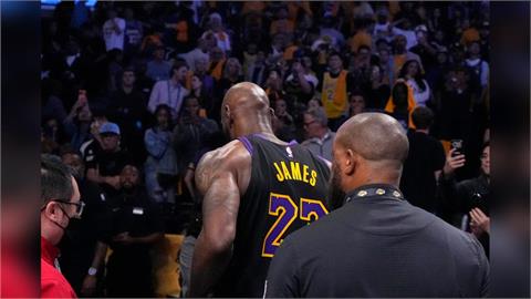 NBA(影)／湖人遭橫掃出局！詹皇未來將何去何從？賽後本人親自上火線說明