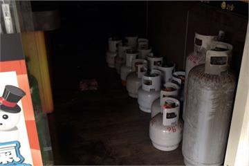 疑瓦斯外洩火燒臭臭鍋 顧客、員工四散逃生