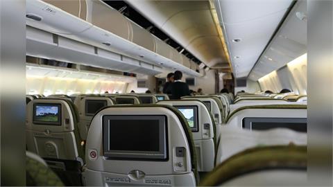搭飛機免費升等「哪1排最有機會」？資深空姐透露1招：潛規則