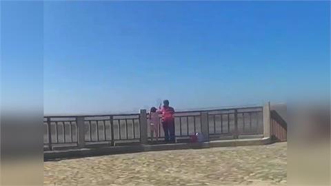 母女"大包小包"吹海風 海巡查證竟是失聯12年移工