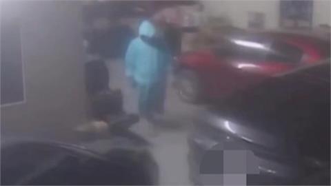賭博欠債　闖妻子乾弟家偷50萬現金.8名錶　 "雨衣賊"落網