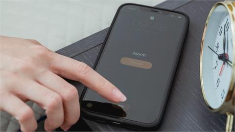 iPhone「設5鬧鐘都不響」蘋果急搶修！內行揭關鍵曝「自救1方法」