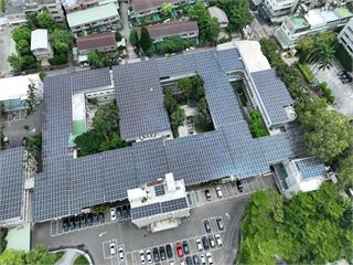 桃園環保行政園區落實低碳永續　設Youbike站點、太陽能發電設備