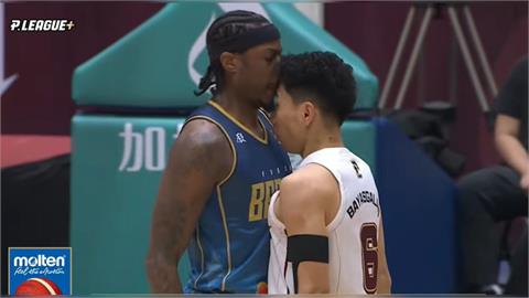 PLG(影)/開賽不到2分鐘就爆衝突!勇士和獵鷹球員雙方動手差點大混戰