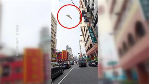 高雄旅館整修頂樓遮雨棚　鋼板吊上六樓高未做防護