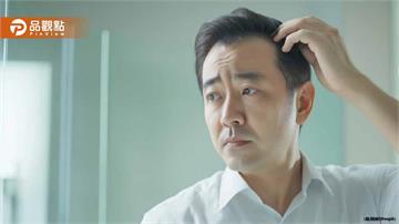 19歲男大生頭皮屑如雪崩！抓破頭滿床血跡 竟是媽媽潔癖惹禍