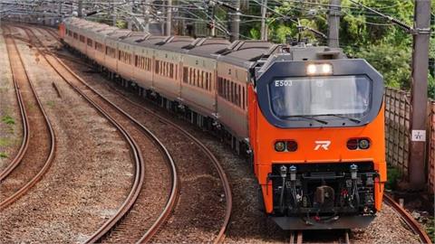 台鐵乘客按「1裝置」嫌車廂熱!列車長用「高級酸」3次回應全網讚翻