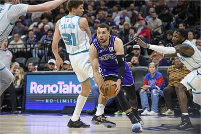NBA(影)／打瘋了！國王「灌籃王」8成命中率轟42分　封神之作創隊史32年壯舉
