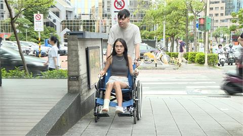 「輪椅女孩」吳亭臻無懼網暴　將與妮妃雅、公民團體再戰立院
