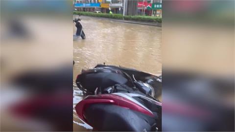 內湖機車慘泡水！民眾喊「是不是只能自己認賠」 社會局祭出2萬補助