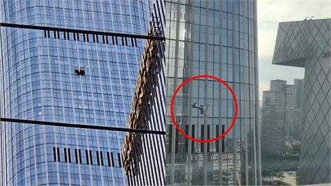 小飛機撞北京「中國尊」釀1死13傷！官方竟「全國封鎖消息」拖22小時才證實