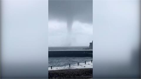 「樺加沙」來襲！離島首當其衝　蘭嶼巨浪翻湧、綠島驚現水龍捲