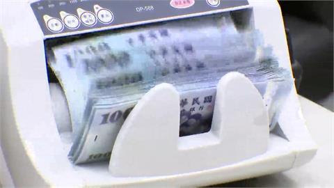 台股猛漲「高股息ETF」不香了？阮慕驊點「掩護式買權」揭最狂優勢：抗爆