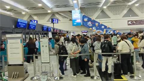 外籍男搭機「摸空服員臀部、強吻」！竟還抽電子菸　國籍航空回應了