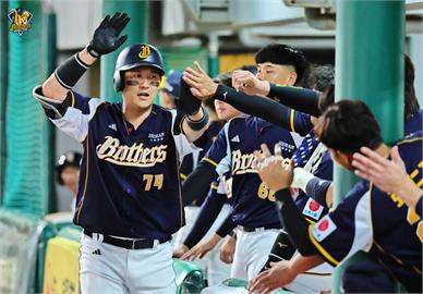 中職(影)／許基宏單場雙響砲百轟倒數Ｍ1！助兄弟擊退獅隊奪4連勝