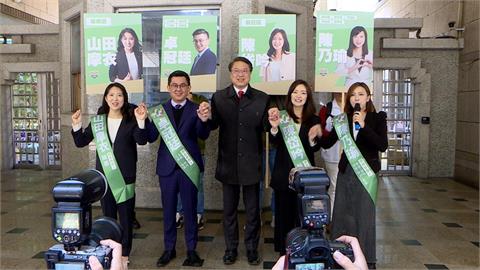 新北「新新板土」連線登記議員　母雞帶小雞！林右昌助陣衝氣勢