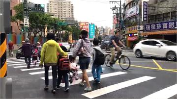 斑馬線秒數不夠？路口人車爭道好危險