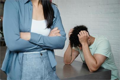 嫁老公還是當女傭？人妻8年0家用「每天忙15hr」反遭酸啃老！
