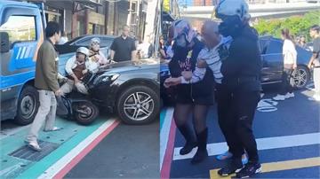 人肉夾心餅乾！賓士翁疑低血糖暴衝　老夫妻「慘卡隙縫」哀號