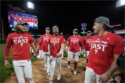 MLB（影）／史瓦伯轟下致勝分創「隊史壯舉」　費城人睽違13年國聯東封王