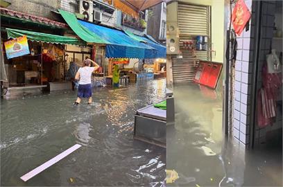 快新聞／大雨狂炸！金山老街淹成「水上市場」　泥流滾滾畫面曝光