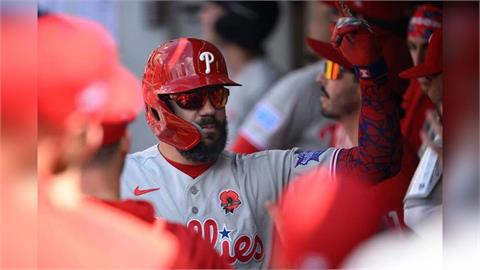 MLB(影)/費城人「洗碗伯」又炸!重砲史瓦伯本季第21轟出爐獨居大聯盟全壘打王