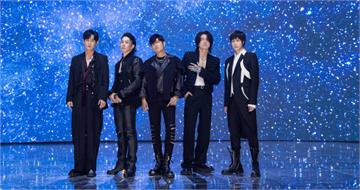 阿信拍〈恆星不忘〉MV手很忙被虧「介紹護手霜」　本尊笑曝真實原因