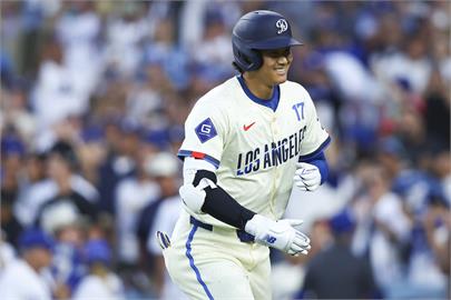 MLB(影)／炸裂大秀霸氣「確信步」！大谷翔平受訪滿意笑說：畫面很美好