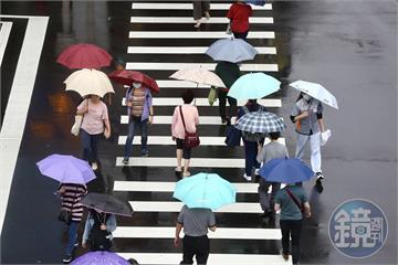 週末迎鋒面降溫！雷雨強襲　下週「這天」回暖