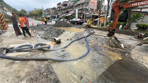 基隆水管又爆裂！影響萬戶　居民怨：年年上演不堪其擾