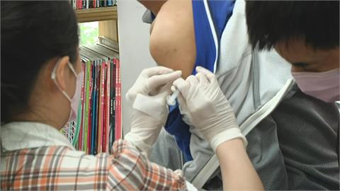 遶境須打3劑疫苗　診所湧鎮瀾宮信眾爭接種