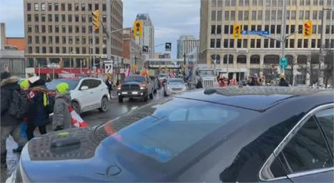 卡車司機狂按喇叭抗議疫苗強制令　渥太華居民被吵死