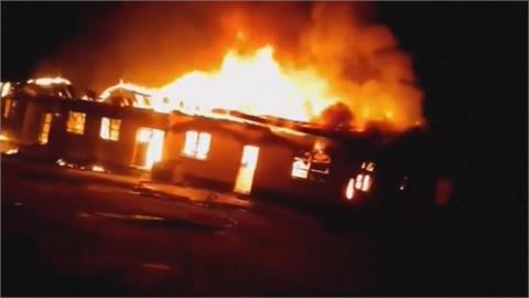 蓋亞納中學宿舍凌晨大火　至少20人死亡