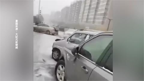 中國大範圍「斷崖式降溫」　單日狂掉10多度　北京積雪30公分