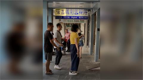 台北老字號「佑昌相機」老闆捲款千萬潛逃中國一年餘　通緝書曝光！