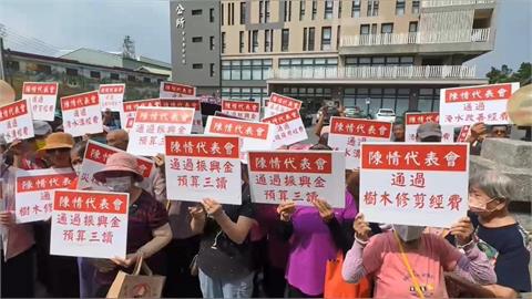 嘉義縣太保市普發現金3千元卡關　市民不滿抗議