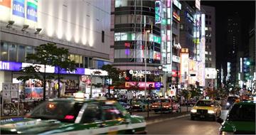 日本不只「撞人族」？作家目擊「踢箱族」：部分日本人對外國遊客充滿惡意