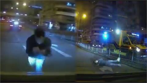 這碰瓷黨太敬業！香港男衝馬路飛撲「還滾地77圈」　車內反應更爆笑