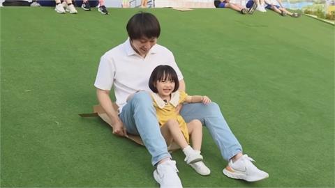 南韓女童遊台灣公園被滑草吸引　「路人1舉動」她驚：比想像中熱情
