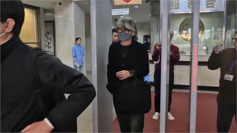 抄襲風波延燒！　MC　HotDog跟朱德庸低調現身北檢