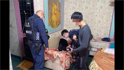 腳踏兩條船訂2間房　糗！意外曝光通緝犯身分被逮