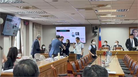 快新聞／黃國昌質詢ING！劉建忻突然暈倒　吳宗憲裁示暫時休息