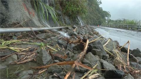 阿里山鄉及竹崎鄉24小時累積雨量400毫米　達邦公路出現超大瀑布