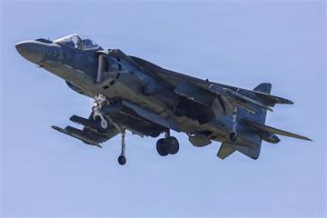 從波灣戰爭飛到逮馬杜洛　全球首款垂直起降戰機「AV-8B鷂式II」正式告別美陸戰隊