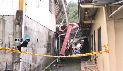 楊柳颱風快閃襲台　吹掀高雄桃源屋頂、窗戶　滿目瘡痍
