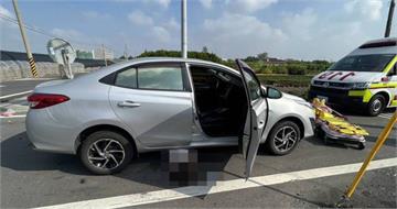 彰化永靖機車、小客車對撞　79歲女騎士遭壓車底送醫不治